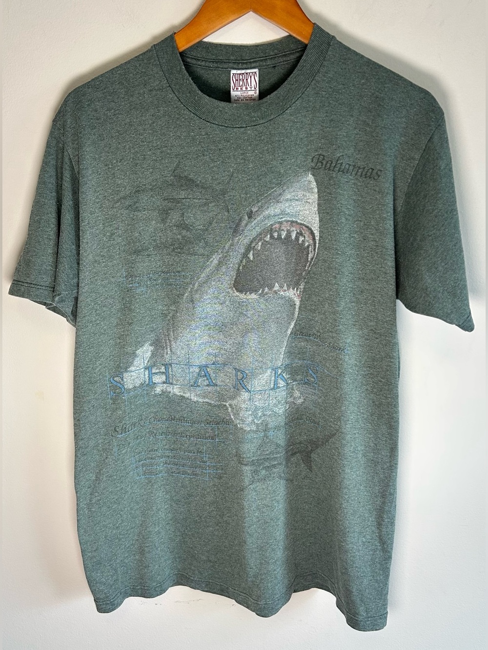 Vintage Sherry's Best Sharks Graphic Bahamas T-shirt Size L Short Sleeve Green